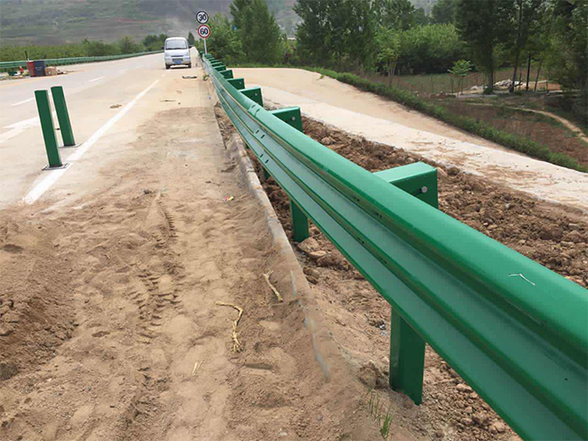 高速路波形護欄