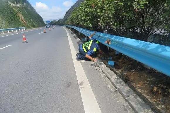 高速路波形護欄